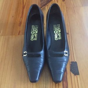 Salvatore Ferragamo navy blue low heeled pumps